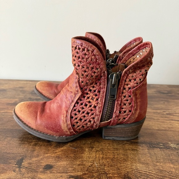 Circle G by Corral Ladies Red Cutout Shortie Boot Q0003 Size 7.5 - Picture 1 of 11